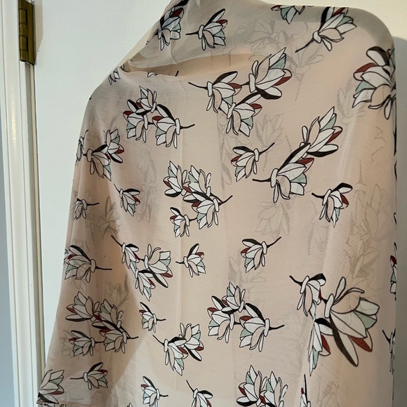 NWT Ann Taylor Factory Lovely Floral Lightweight Scarf 🌸 - Picture 4 of 5